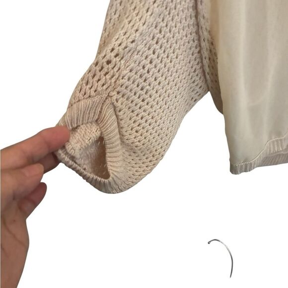John Fashion Beige Crochet Accent Blouse Woman’s Size L - Picture 4 of 8